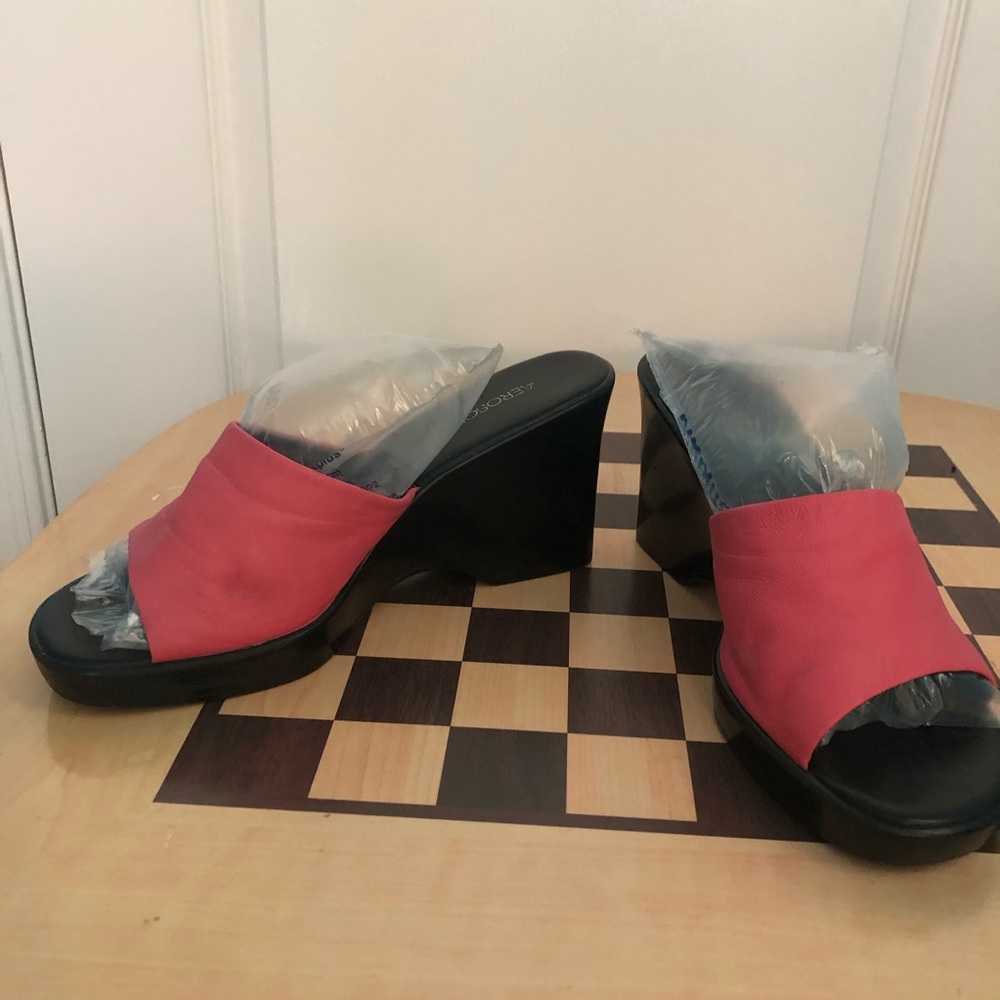 Aerosoles Pink and Black Leather Wedges Size 10
